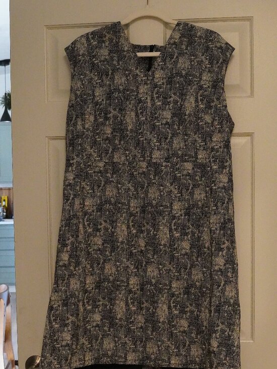 MM Lafleur Dresses & Skirts - M.M.LaFleur Textured Sheath Dress Black White Sleeveless Work Dress. Sz. +3